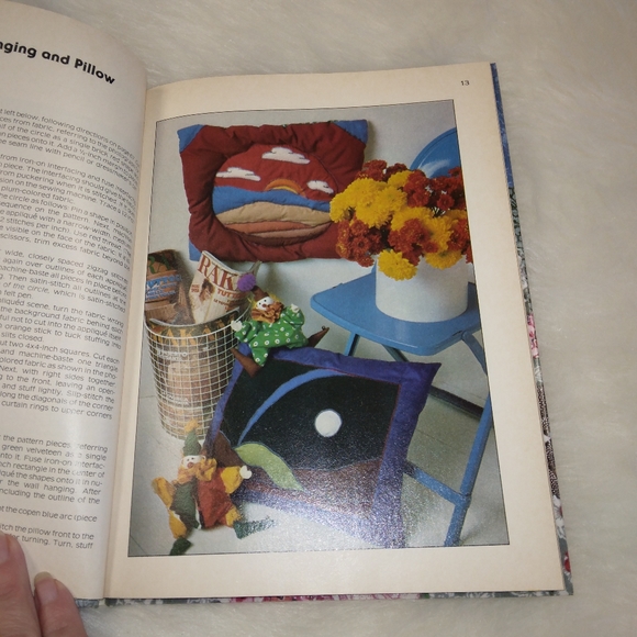 BOOK Better Homes and Gardens Applique, c. 1978 - Picture 3 of 6